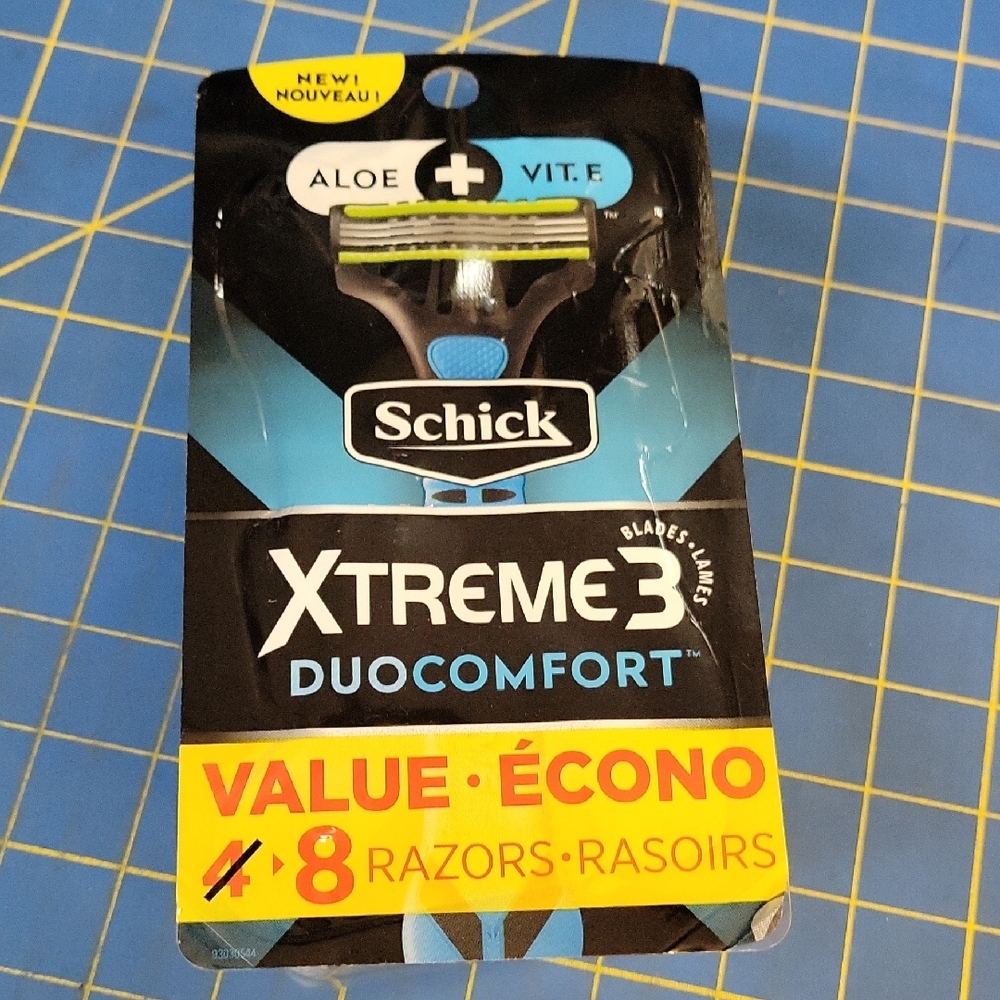 Schick Xtreme3 Aloe + VitvE DuoComfort Razors 8ct New Sealed Package